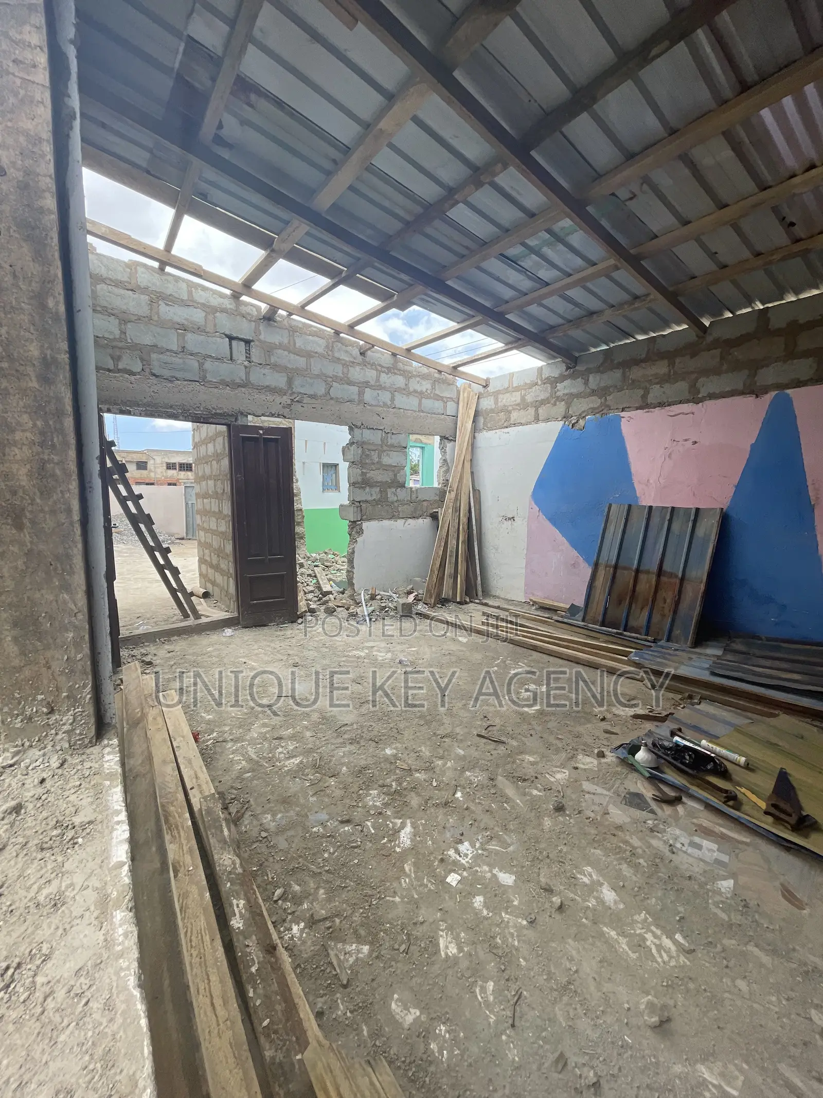 6bdrm House in Unique Key Agency, Achimota for sale