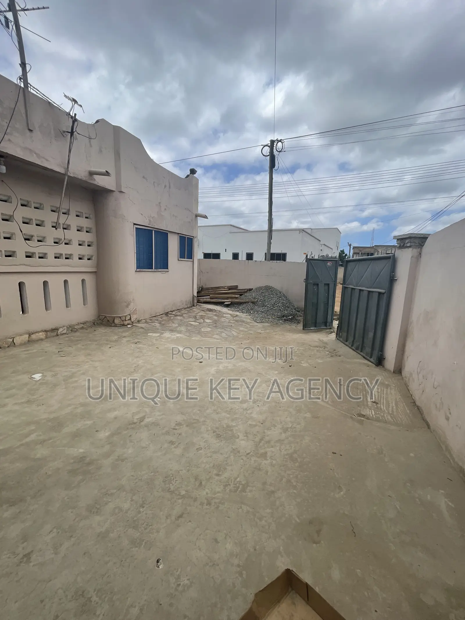 6bdrm House in Unique Key Agency, Achimota for sale