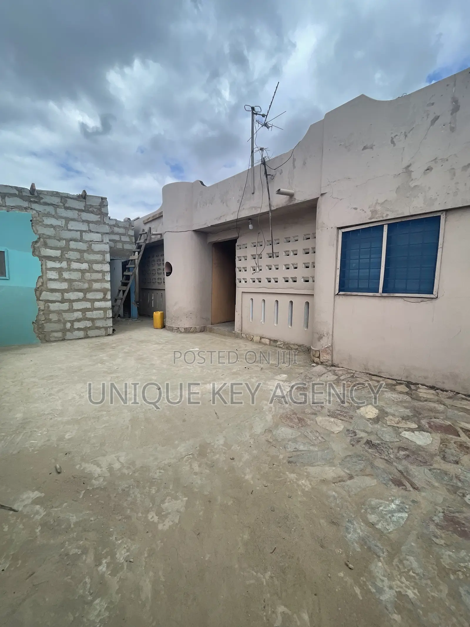 6bdrm House in Unique Key Agency, Achimota for sale