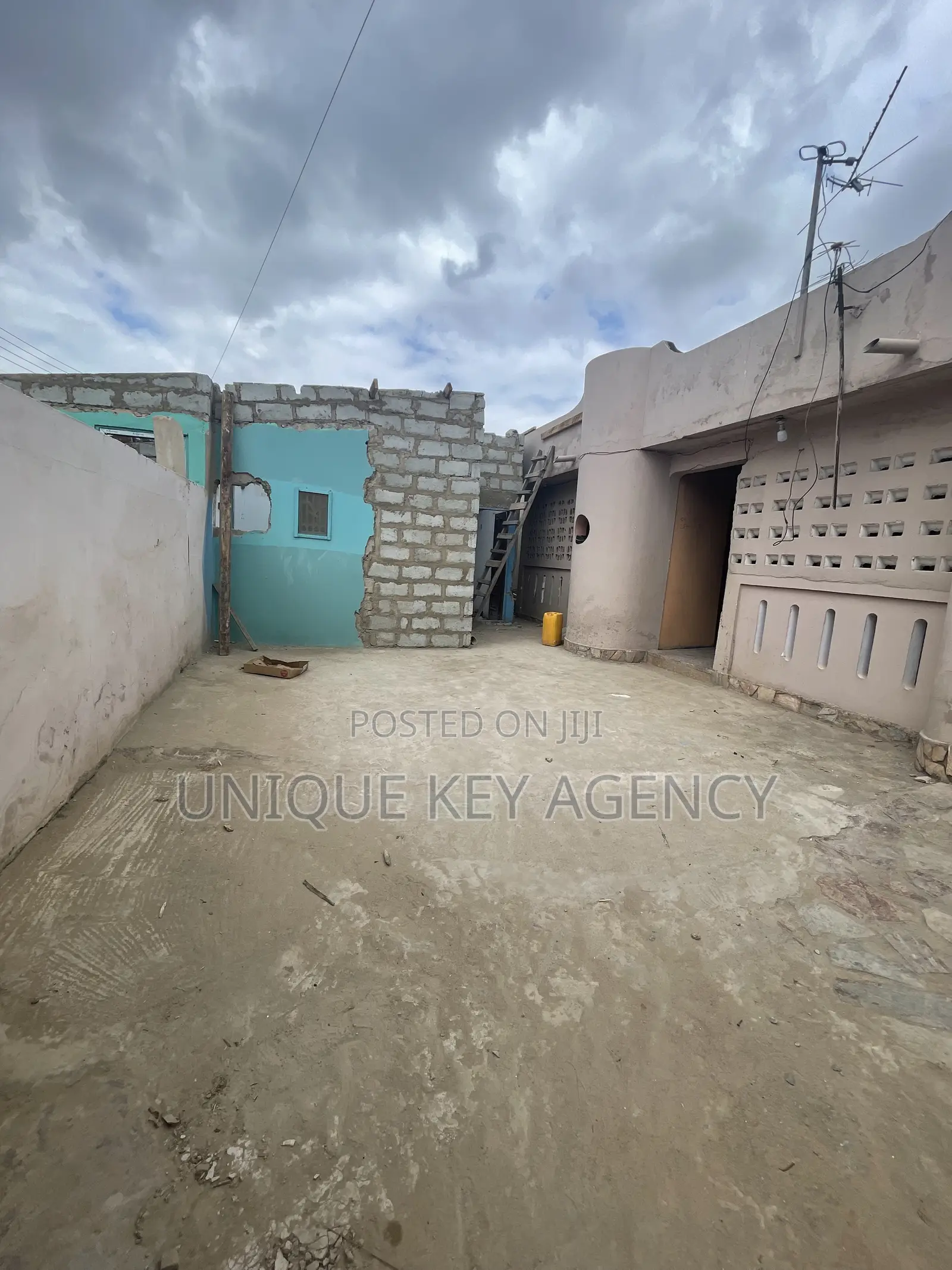 6bdrm House in Unique Key Agency, Achimota for sale
