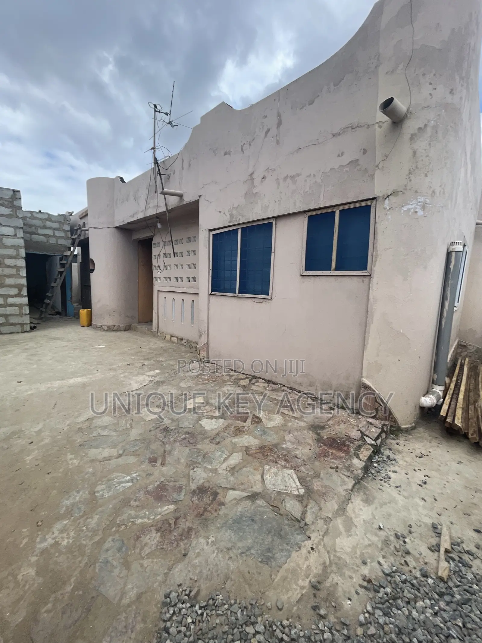 6bdrm House in Unique Key Agency, Achimota for sale