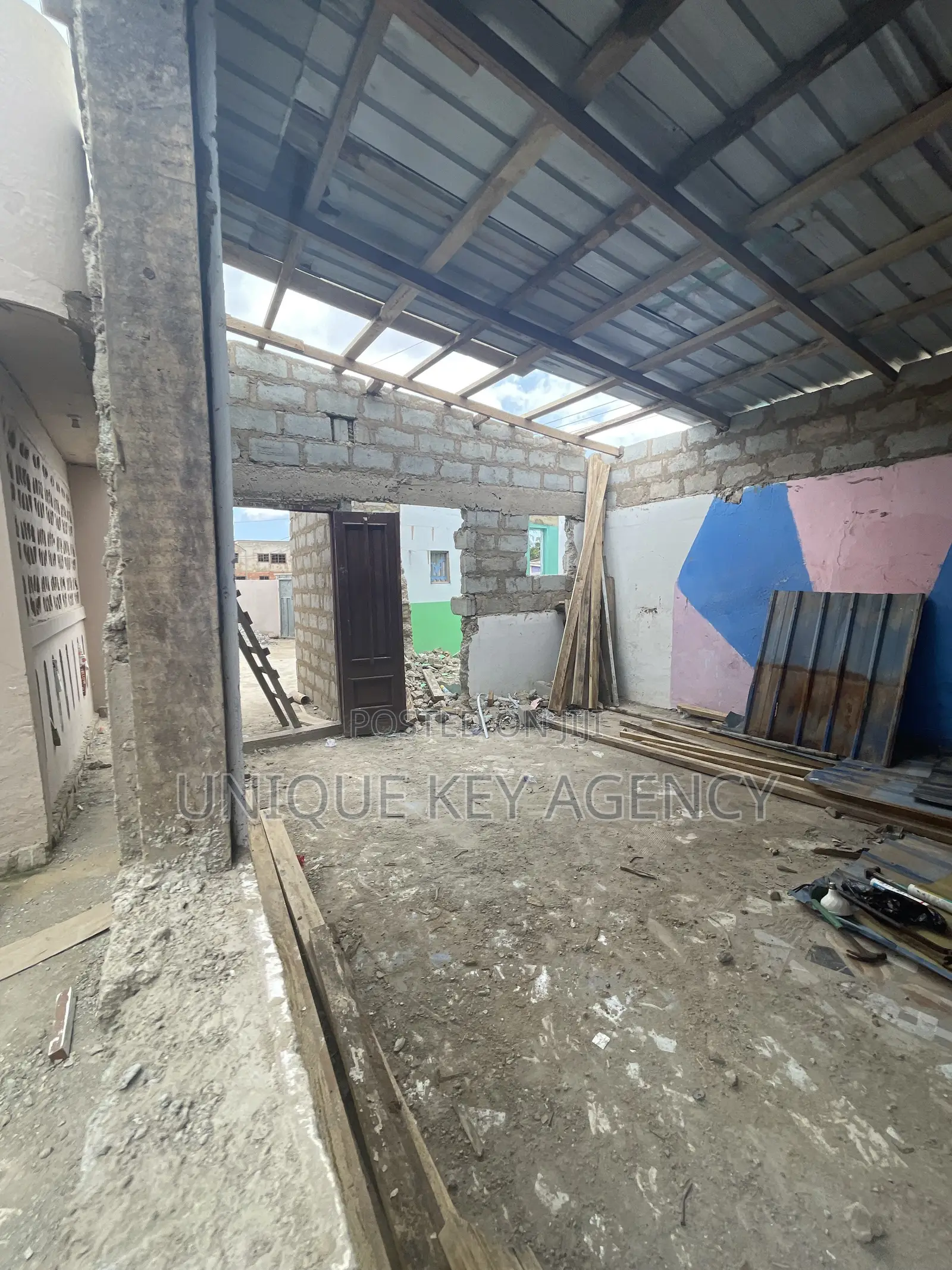6bdrm House in Unique Key Agency, Achimota for sale