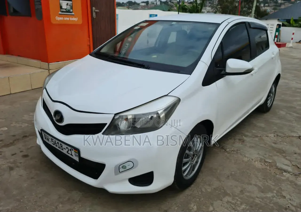 Toyota Vitz 2012 White