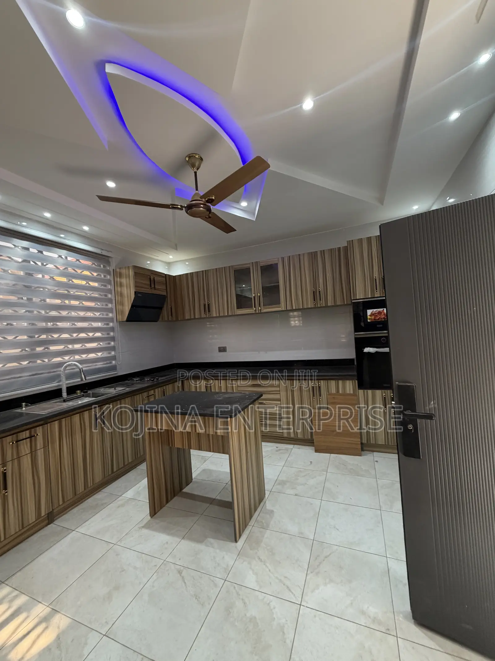 Furnished 6bdrm Mansion in Santasi-Oteng, Kumasi Metropolitan for sale