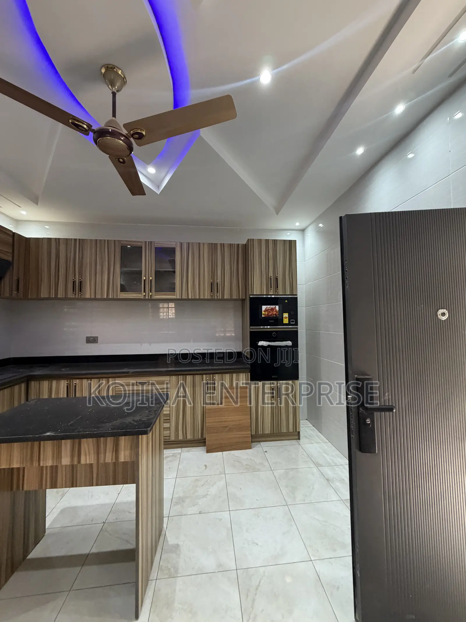 Furnished 6bdrm Mansion in Santasi-Oteng, Kumasi Metropolitan for sale
