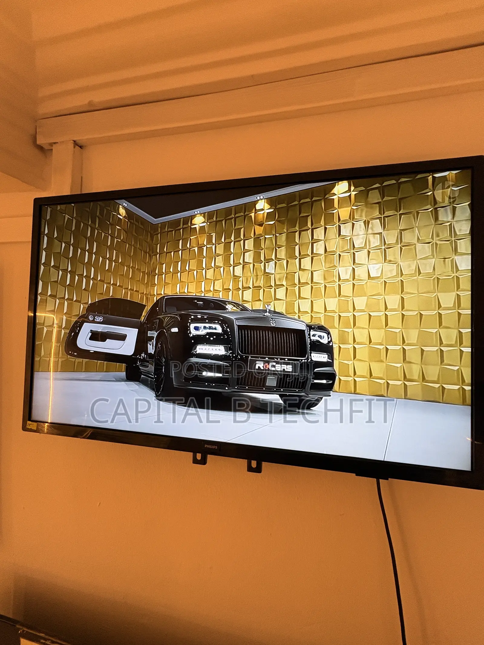 32inches Full Digital Satellite Android UHD HDR Smart Phillps TV