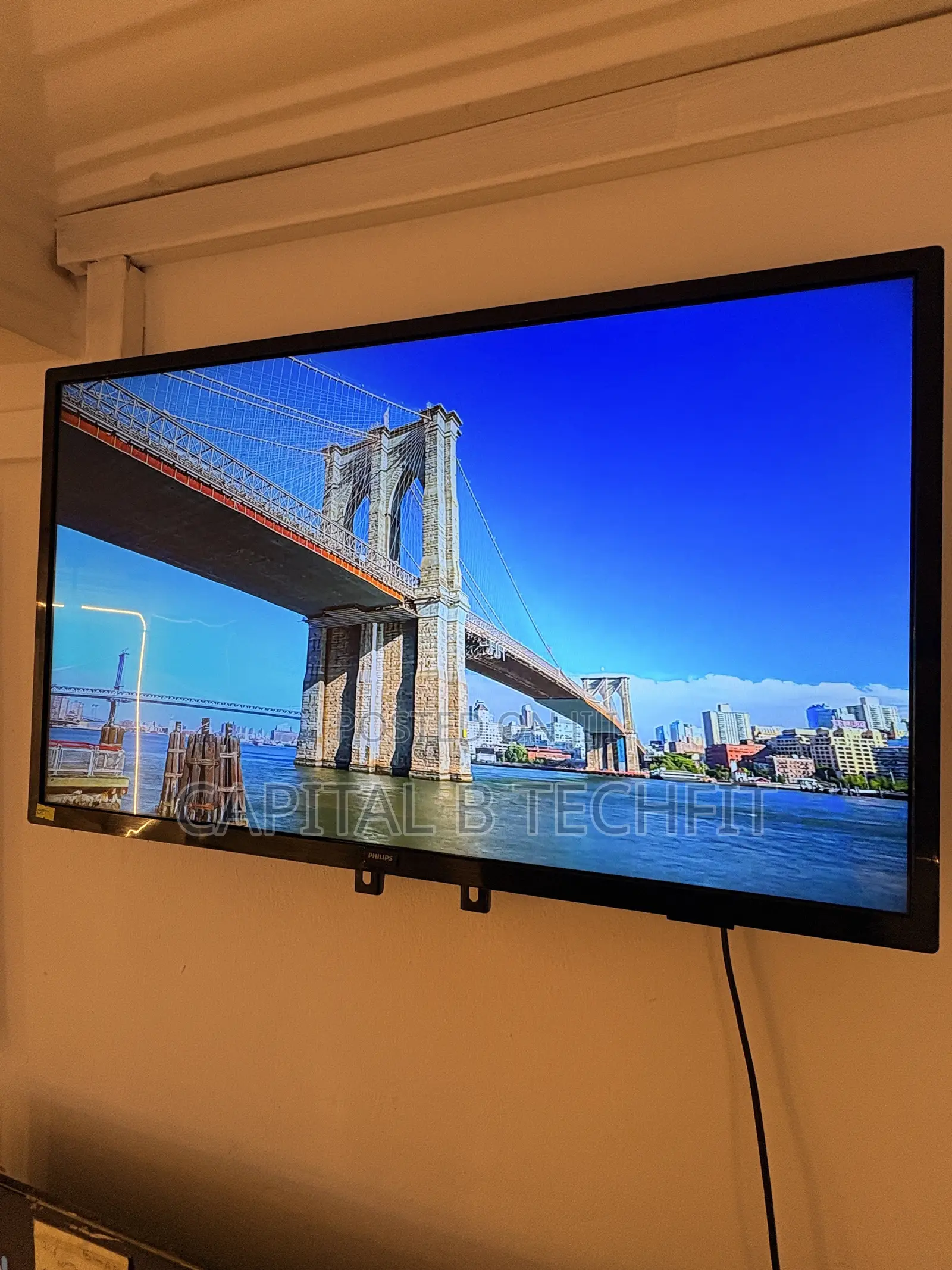 32inches Full Digital Satellite Android UHD HDR Smart Phillps TV