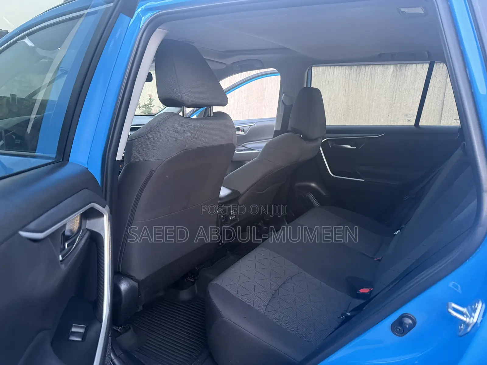 Toyota RAV4 XLE 2021 Blue