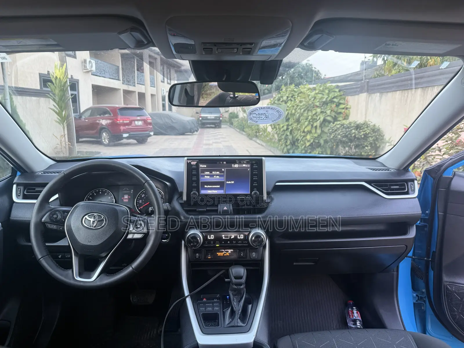 Toyota RAV4 XLE 2021 Blue