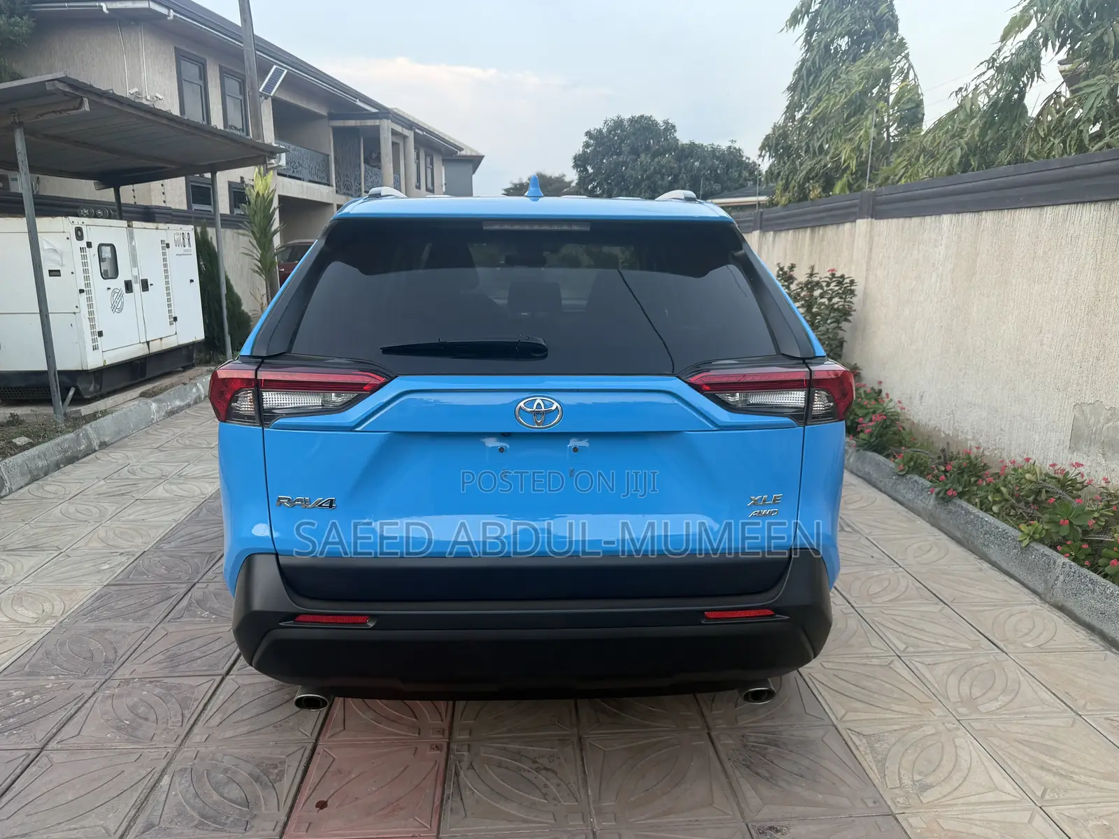 Toyota RAV4 XLE 2021 Blue