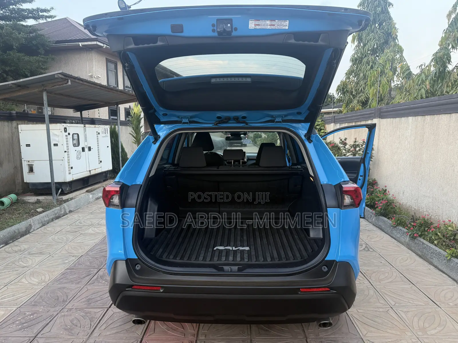 Toyota RAV4 XLE 2021 Blue