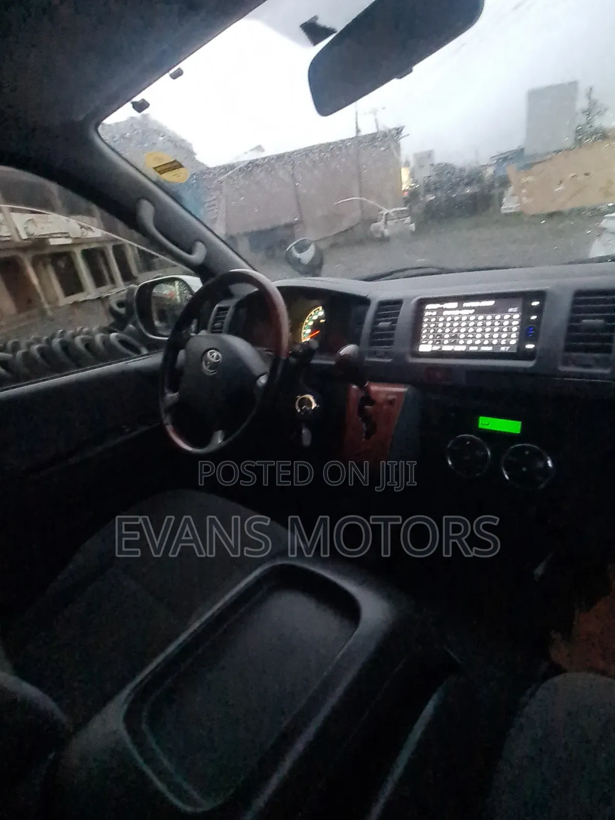 Toyota Grand HiAce G 3.0 Diesel Turbo 4WD 8-Seater 2001 White