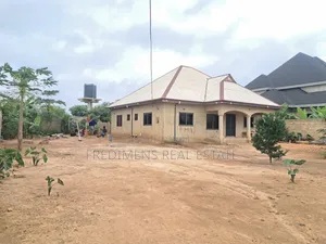 4bdrm House in Fredimens Real, Atwima Kwanwoma for sale