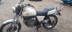 Suzuki GN 125-2 2021 White