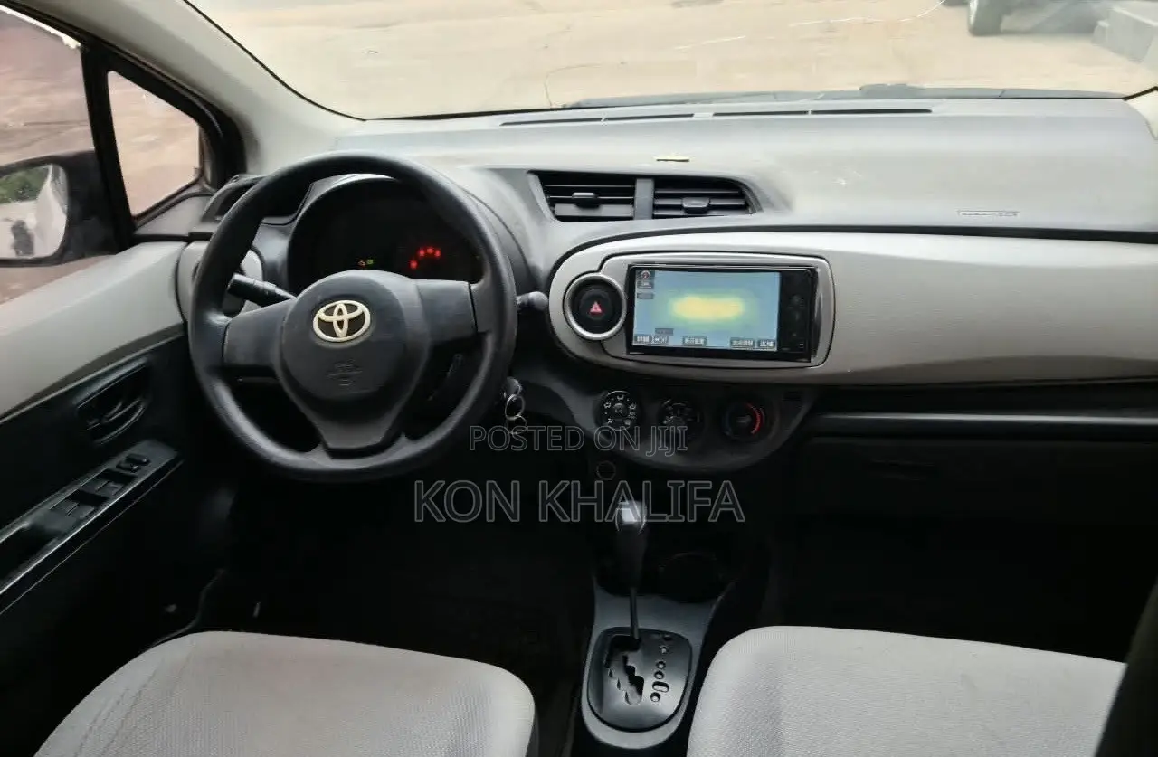 Toyota Vitz 1.3 FWD 5dr 2012 White
