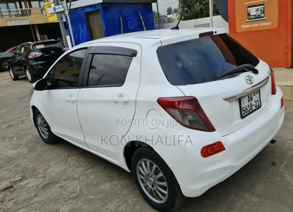 Toyota Vitz 1.3 FWD 5dr 2012 White