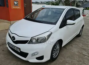 Toyota Vitz 1.3 FWD 5dr 2012 White