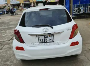 Toyota Vitz 1.3 FWD 5dr 2012 White