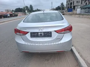 Hyundai Elantra GLS Sedan FWD (1.8L 4cyl 6M) 2013 Silver