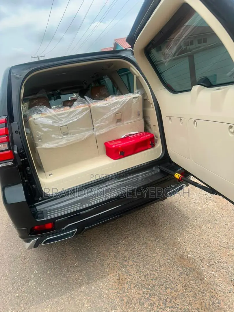 Toyota Land Cruiser Prado 2023 Black