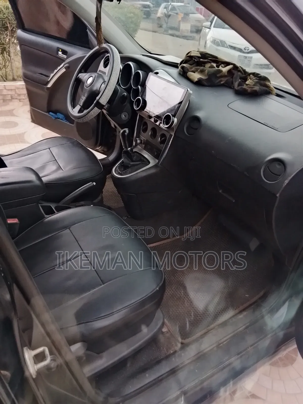 Toyota Matrix Hatchback FWD (1.8L 4cyl 5M) 2010 Black