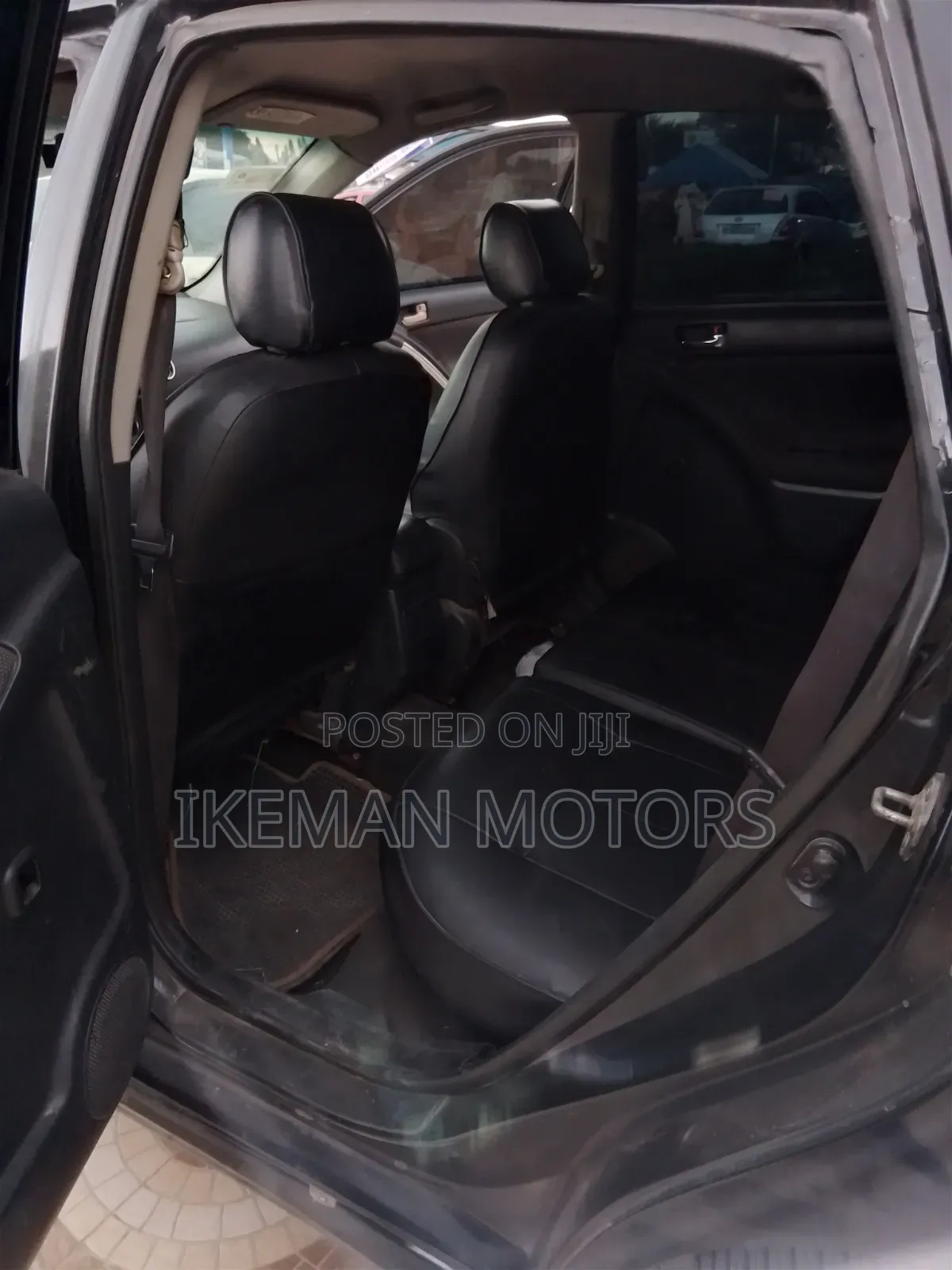 Toyota Matrix Hatchback FWD (1.8L 4cyl 5M) 2010 Black
