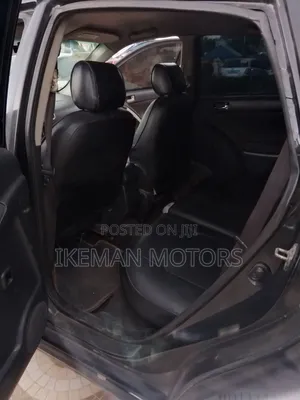 Toyota Matrix Hatchback FWD (1.8L 4cyl 5M) 2010 Black