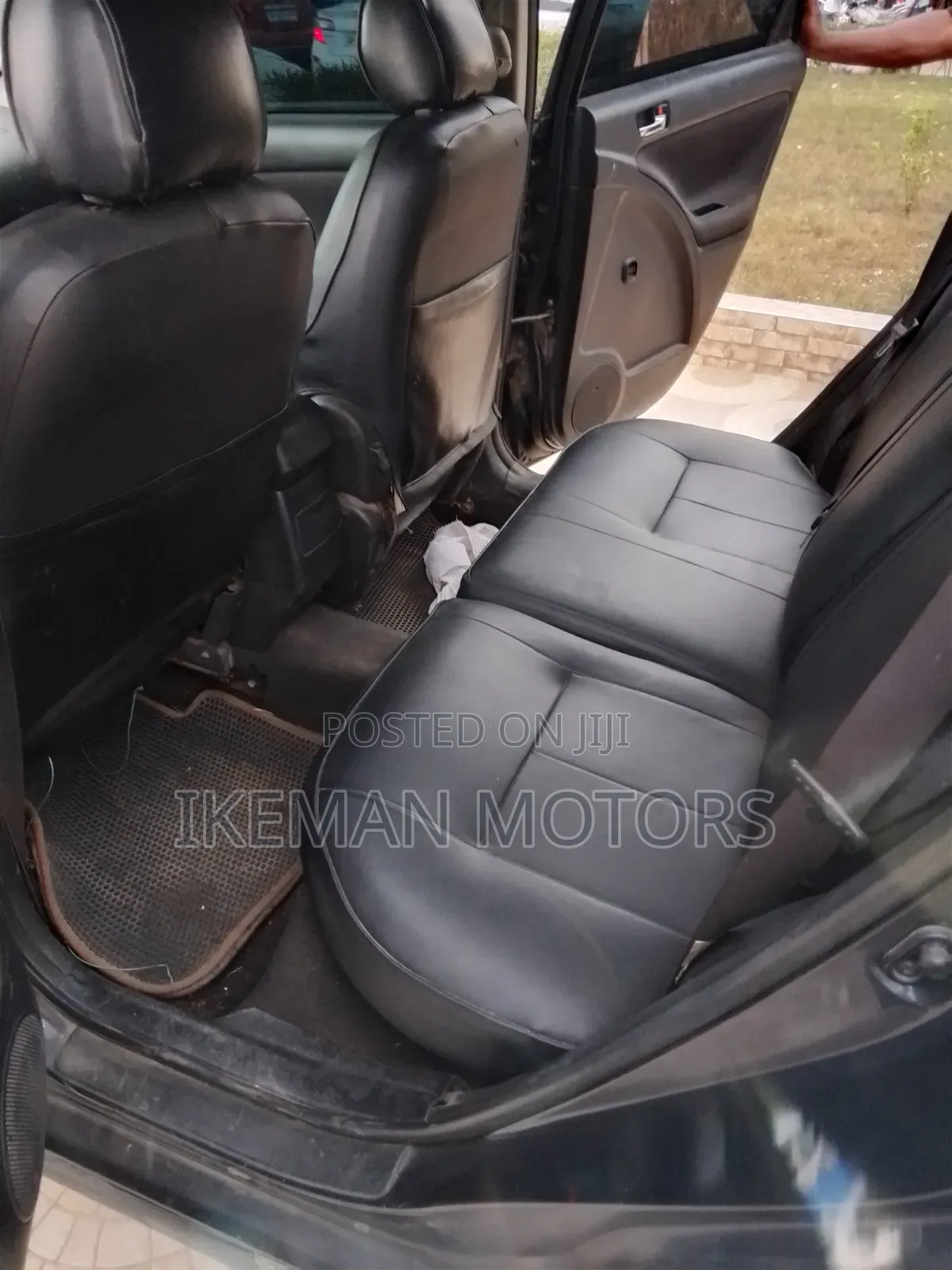 Toyota Matrix Hatchback FWD (1.8L 4cyl 5M) 2010 Black