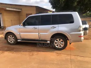 Mitsubishi Pajero V80 3.5 V6 GL/GLS 2015 Silver