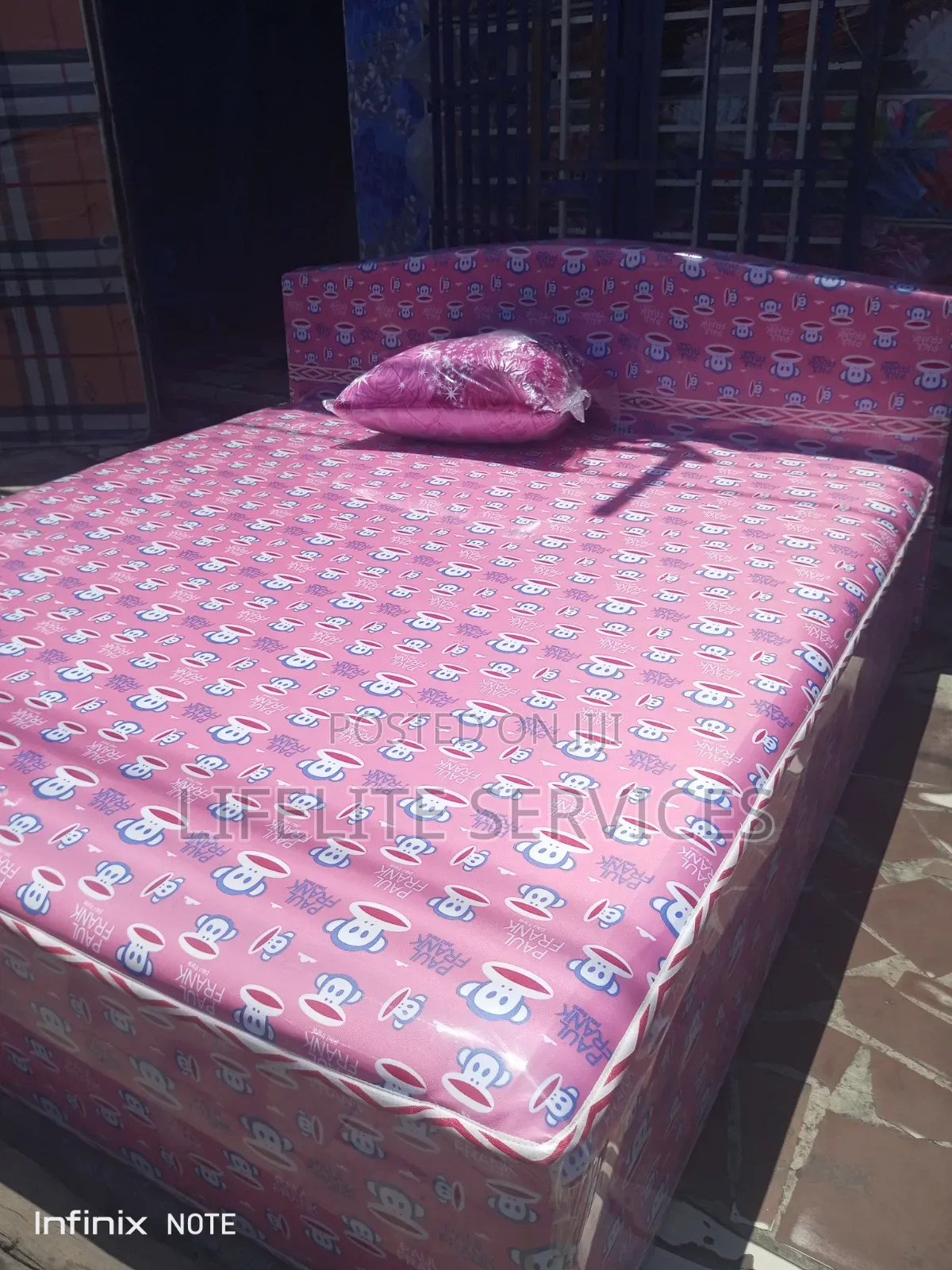Bed | Queen Size Built in Foam#