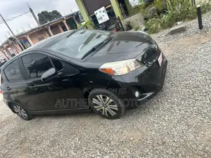 Toyota Yaris SE Hatchback 5dr 2012 Black