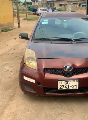 Toyota Vitz 2010 Red