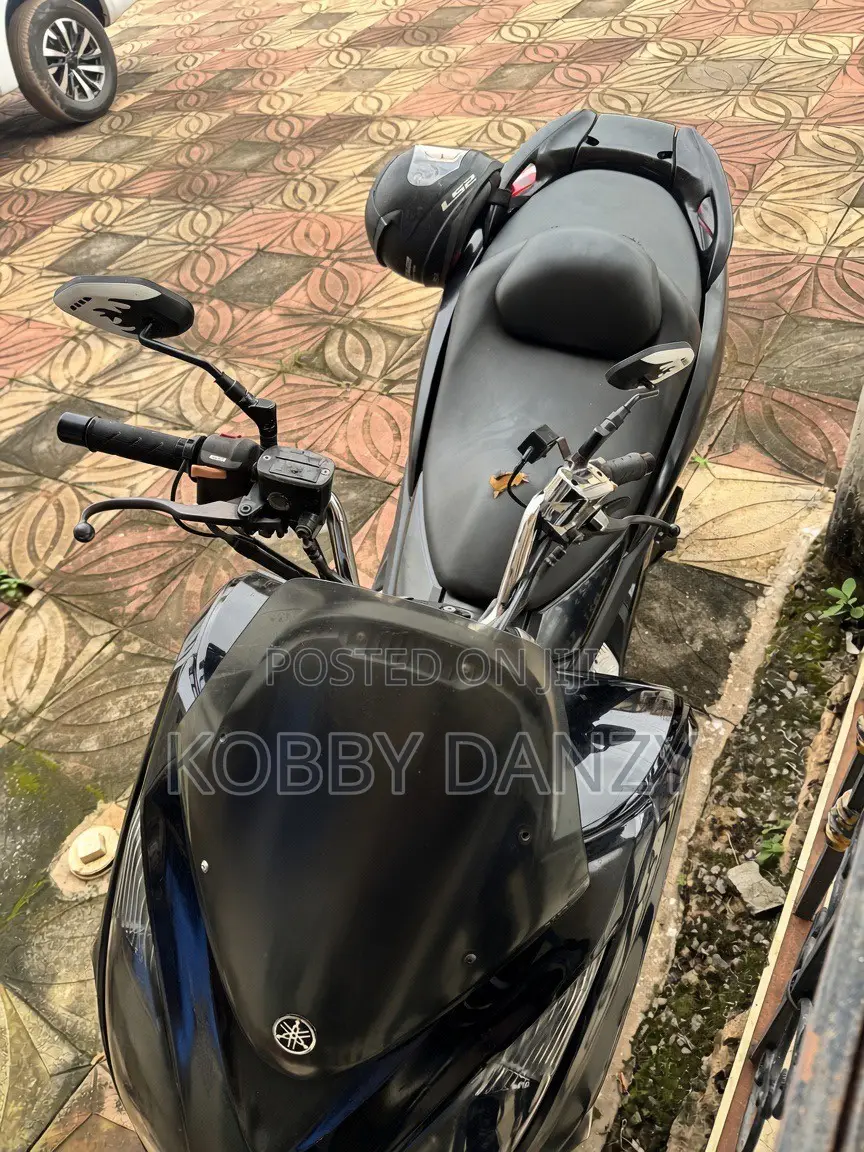 Yamaha Majesty 2012 Black