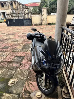 Yamaha Majesty 2012 Black