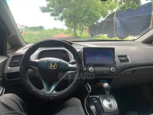 Honda Civic 1.8 5 Door Automatic 2010 Gray