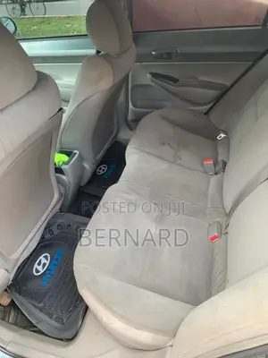 Honda Civic 1.8 5 Door Automatic 2010 Gray