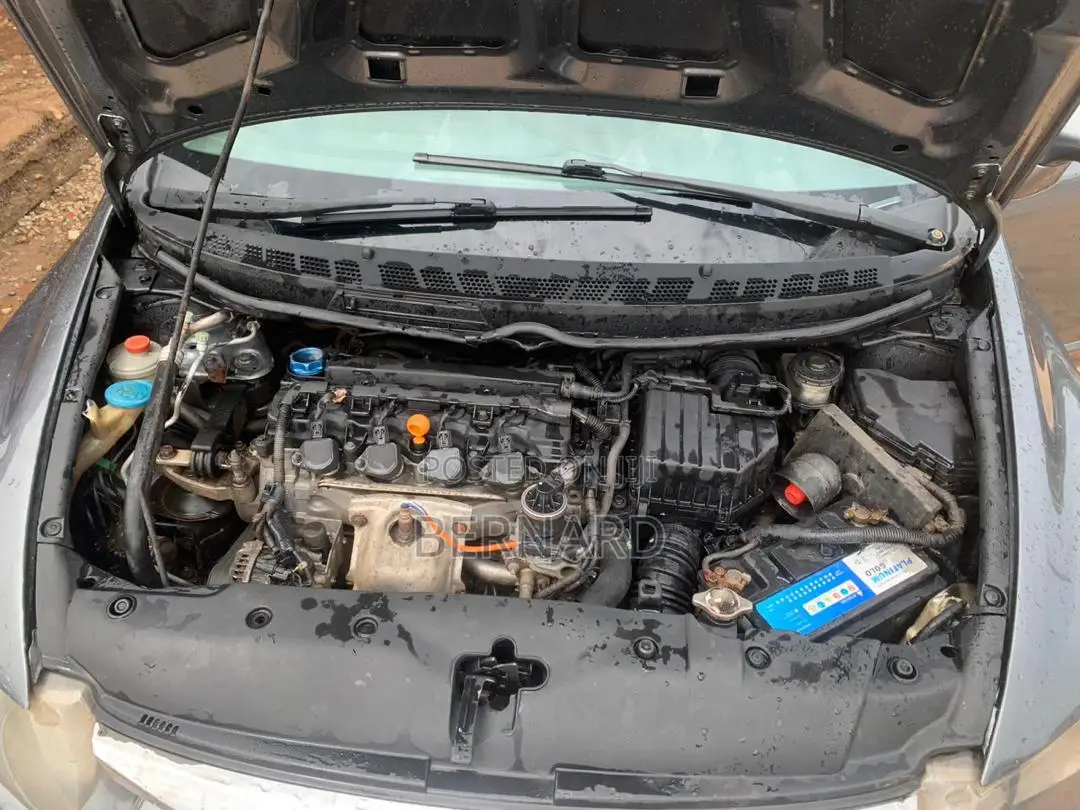 Honda Civic 1.8 5 Door Automatic 2010 Gray