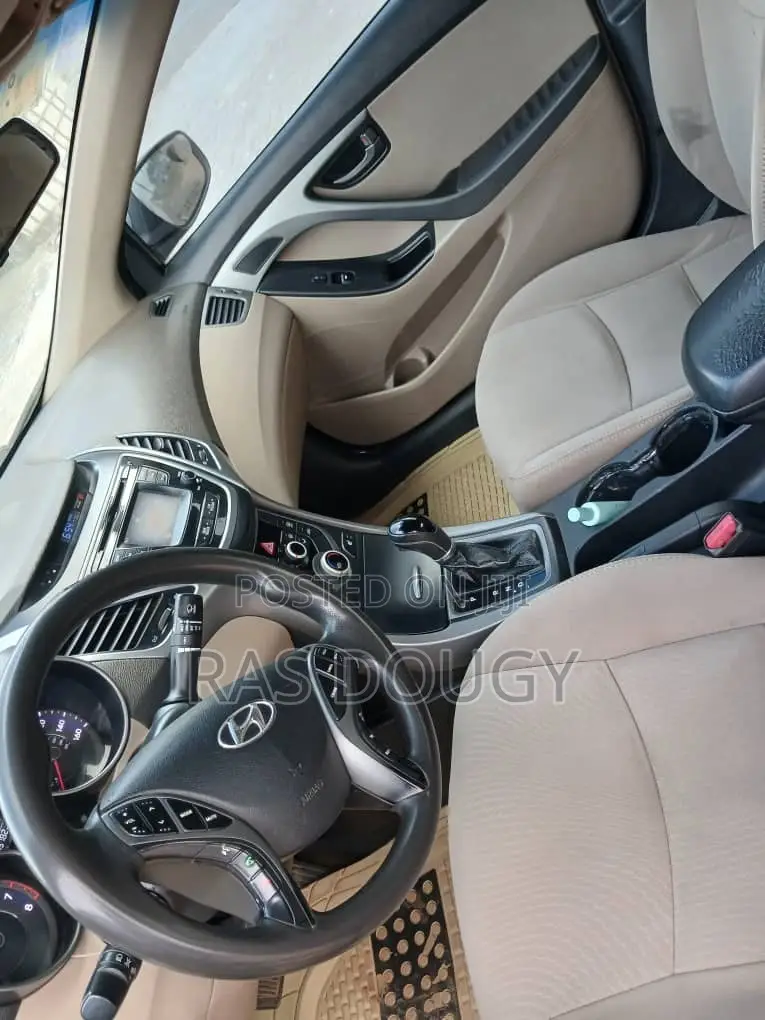 Hyundai Elantra SE 4dr Sedan (1.8L 4cyl 6A) 2014 Brown