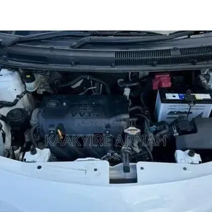 Toyota Yaris Base Sedan 4dr 2010 White