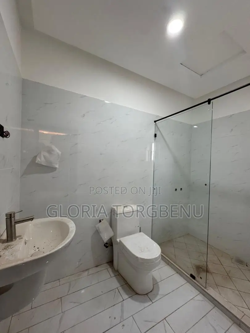 4bdrm House in Ashaley Botwe for sale