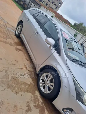 Toyota Avensis 2016 Silver