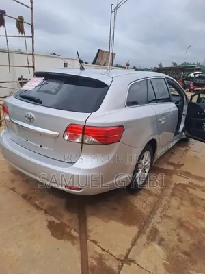 Toyota Avensis 2016 Silver