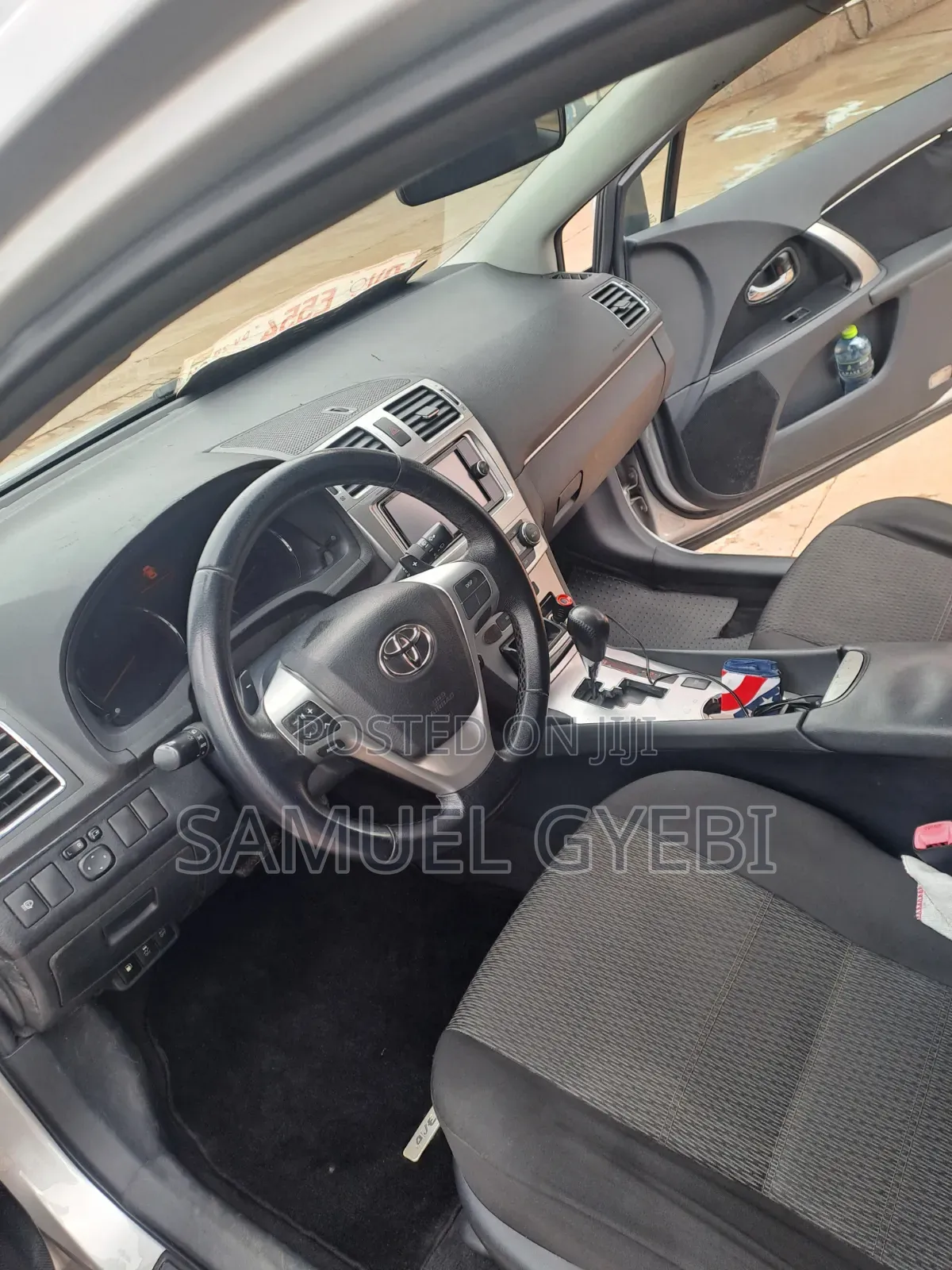 Toyota Avensis 2016 Silver