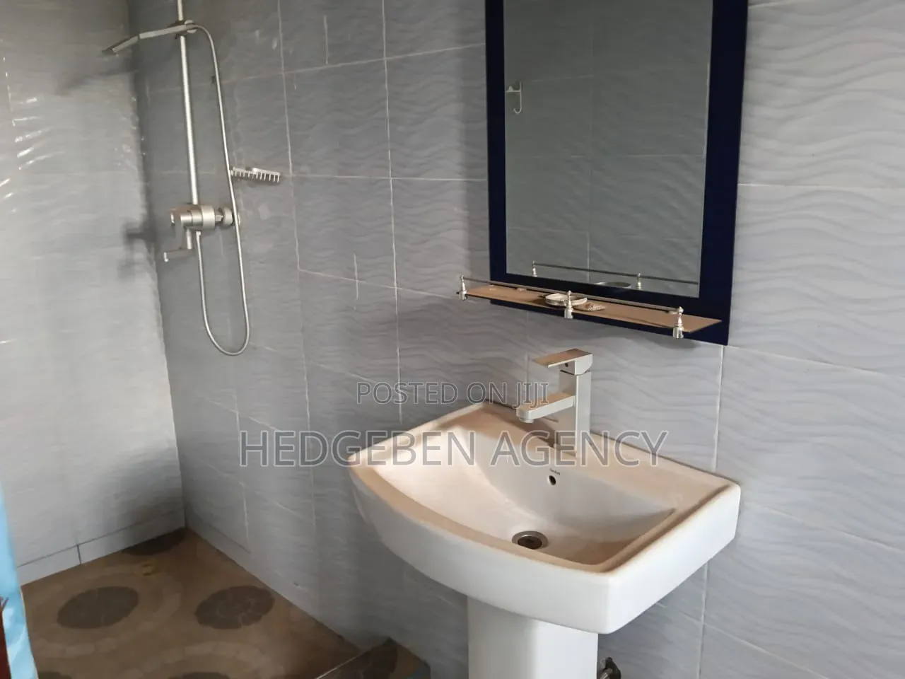 3bdrm Apartment in Adenta, Housing Down for rent
