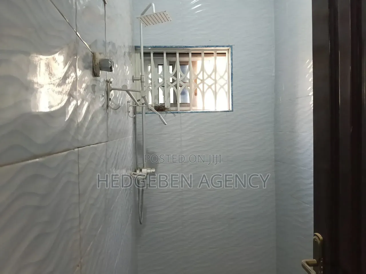 3bdrm Apartment in Adenta, Housing Down for rent