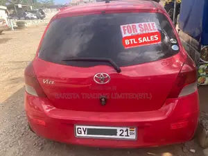 Toyota Vitz 1.3 AWD 5dr 2010 Red