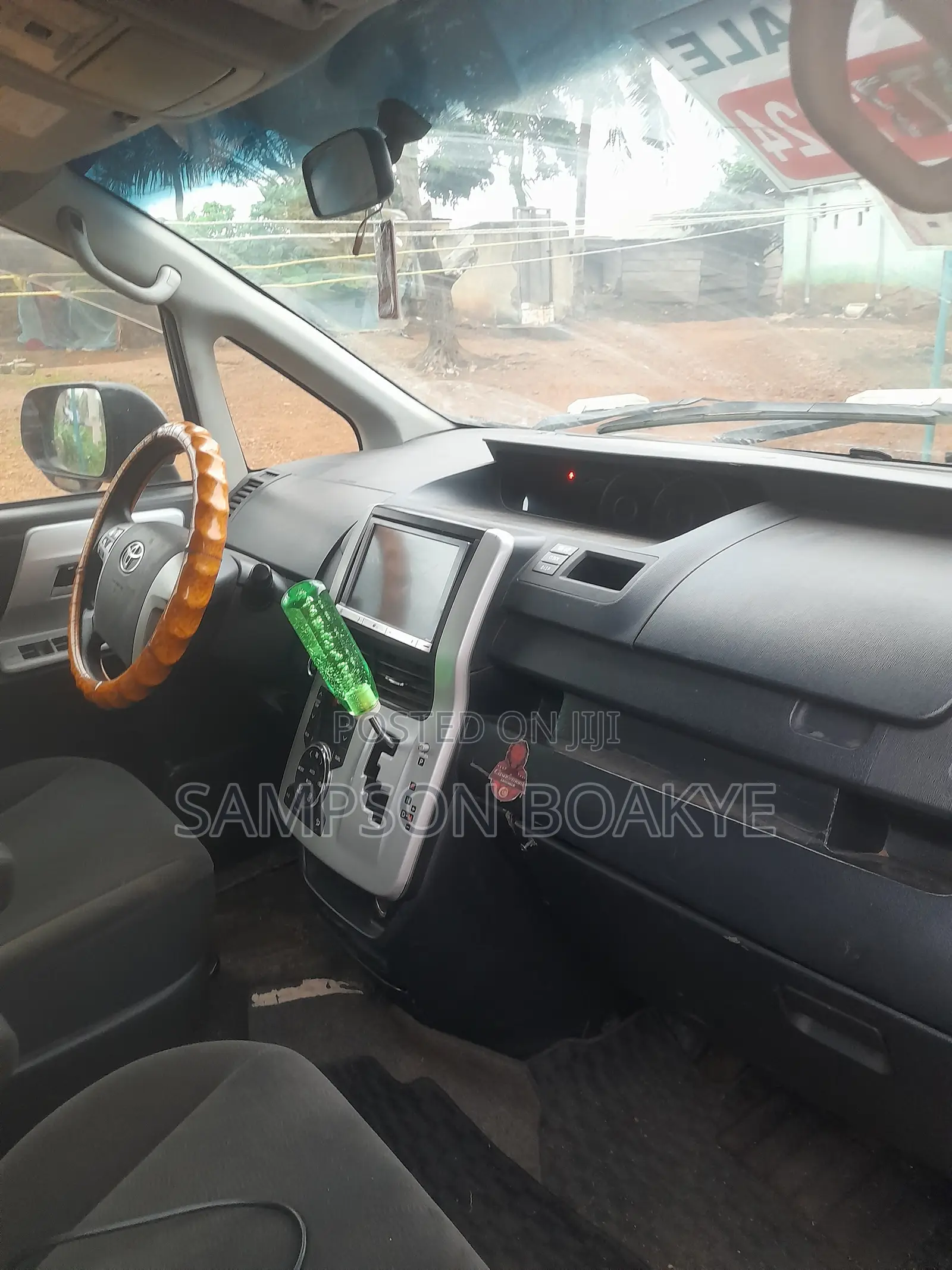 Toyota Noah 2013 Gray