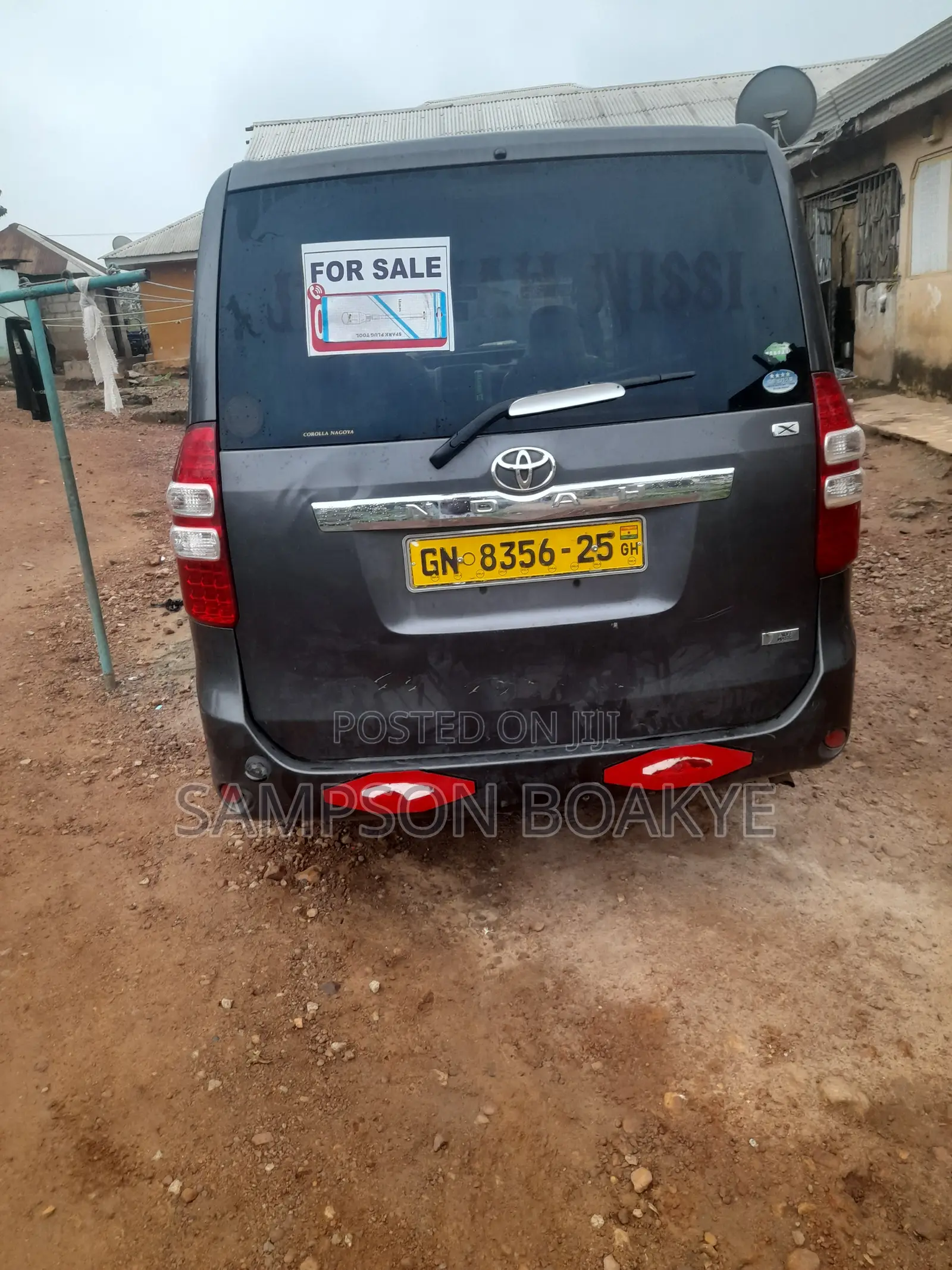 Toyota Noah 2013 Gray