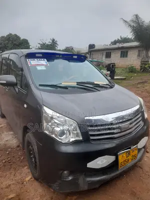 Toyota Noah 2013 Gray