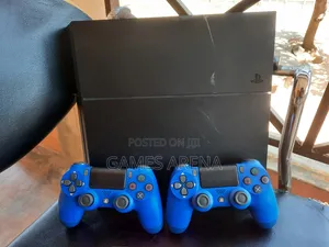 Ps4 Standard With FC 27 and 7 Other Games + 2 Controllers